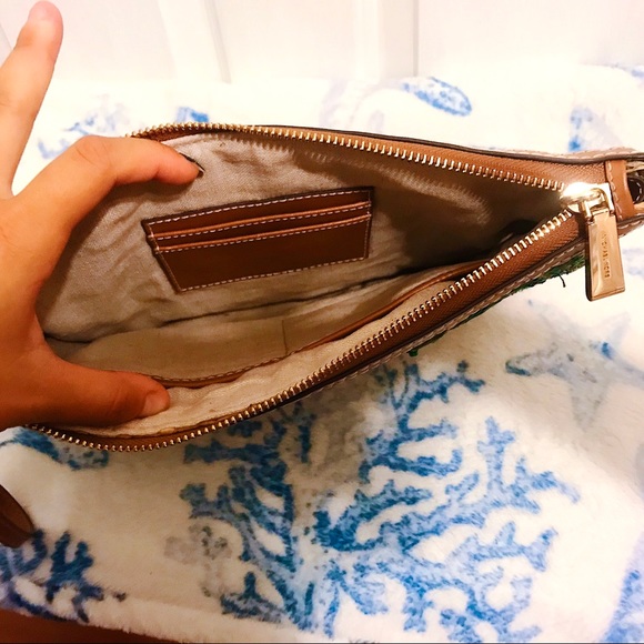 🚫SOLD🚫 Michael Kors Malibu Straw Clutch Wristlet - Picture 4 of 8